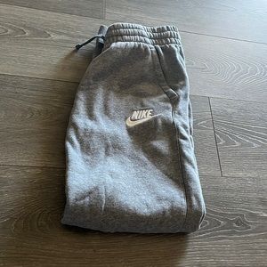 Nike Sweatpants. Size Youth XL